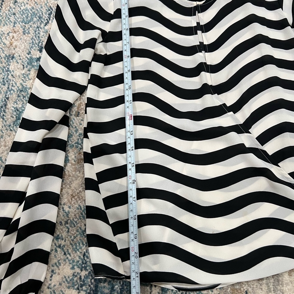 💟 Banana Republic black & while striped blouse with front opening -XXS - Picture 8 of 12
